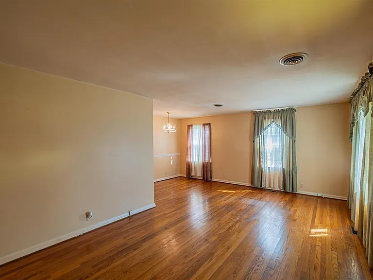 3015 Madison St — Photo 2