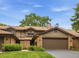 912 Indian Boundary Dr, Westmont, IL 60559