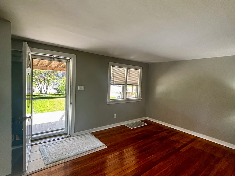 1163 Shadycrest Dr — Photo 10