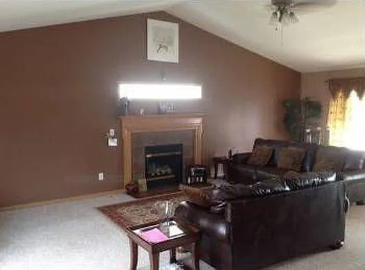 8575 Fernbrook Dr