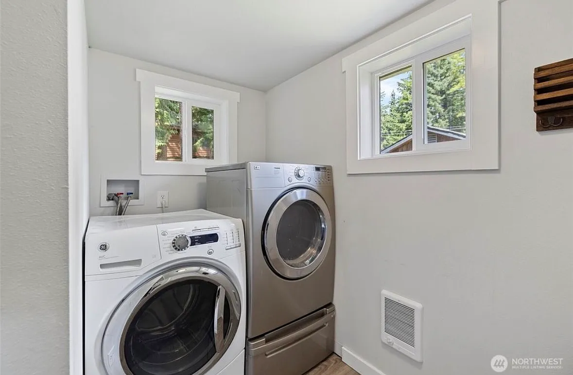 2 bed, 700 sqft, $2,100 — Photo 3