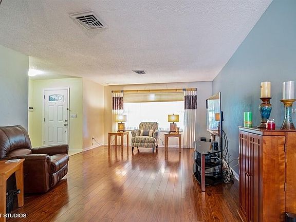 3rd image of 1907 Oro Ct