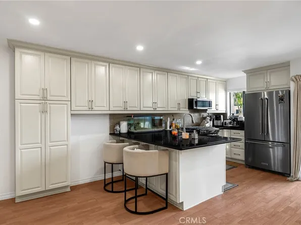 18530 Hatteras St Unit 213, Tarzana, CA 91356