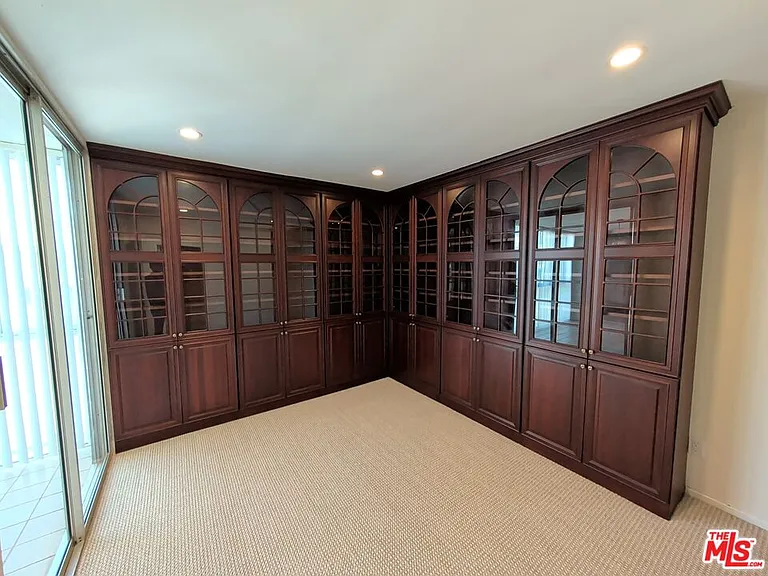 415 Montana Ave #203 — Photo 26