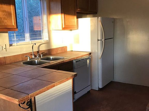 4th image of 408 W Missouri St APT 02