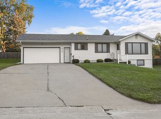 312 Jackson St, Pella, IA 50219
