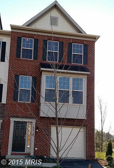 Brick Front, 1 car garage END - Unit