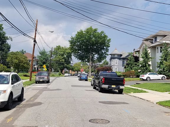 Exterior Neighborhood (street photo)