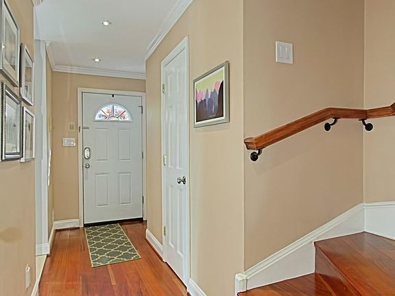 4th image of 1470 N Quinn St