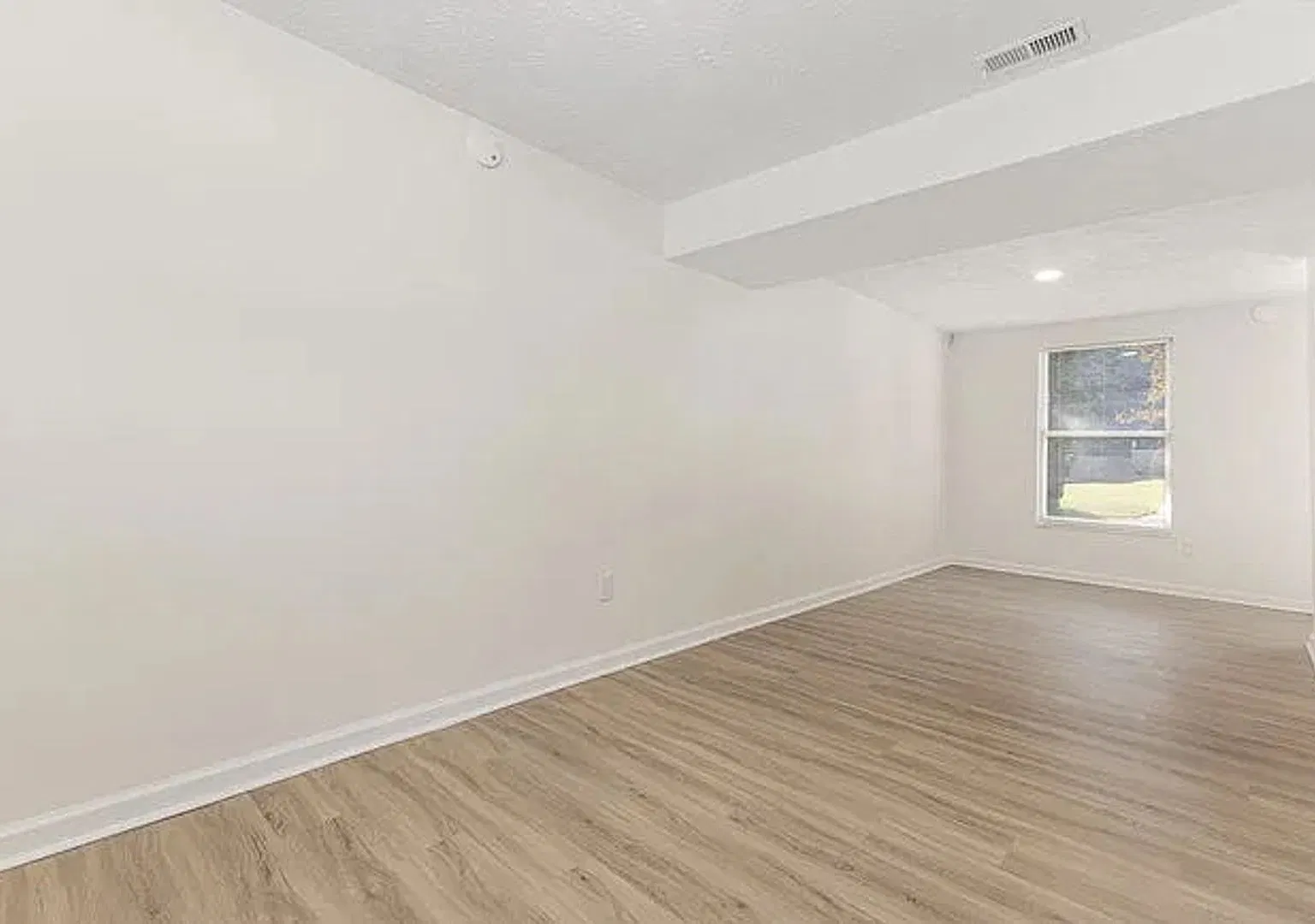 Room in 5 Bedroom Home in Charlotte — Photo 4