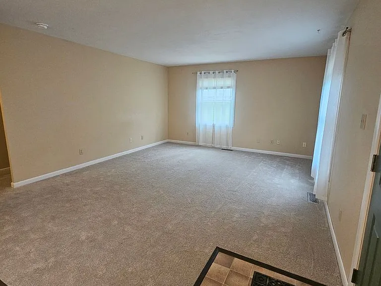 491 Westgate Dr — Photo 3