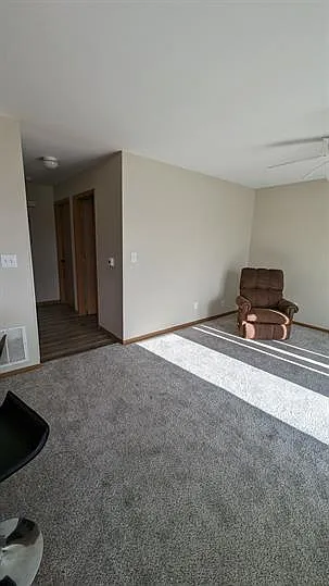 215 Jewel Dr — Photo 5