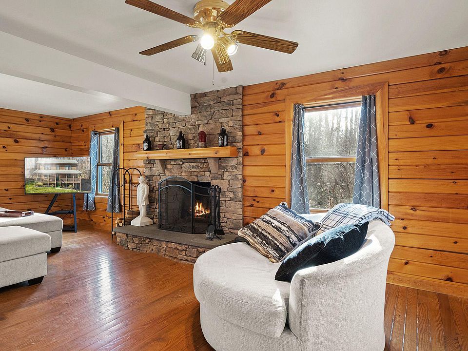 1st image of 303 Alder Ln