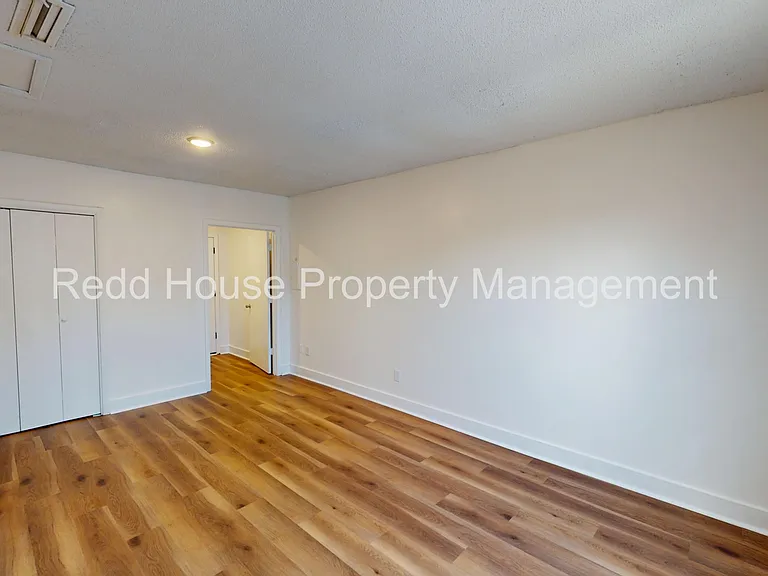 600 Howell St — Photo 14