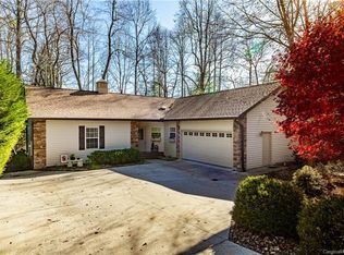 147 Middle Connestee Trl, Brevard, NC 28712