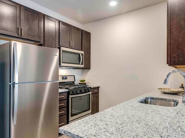 17 Cindy Ln #303