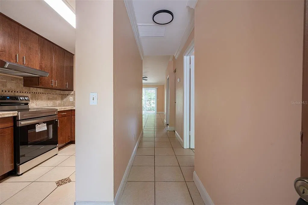 2 bed, 2.0 bath, 929 sqft, $1,500 — Photo 2