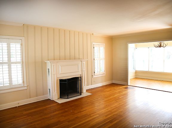 4th image of 152 W Edgewood Pl