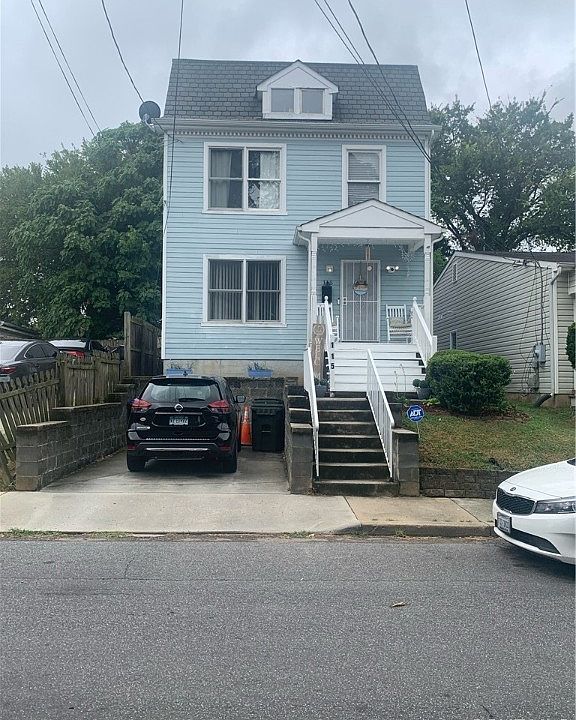 1st image of 115 E 17th St