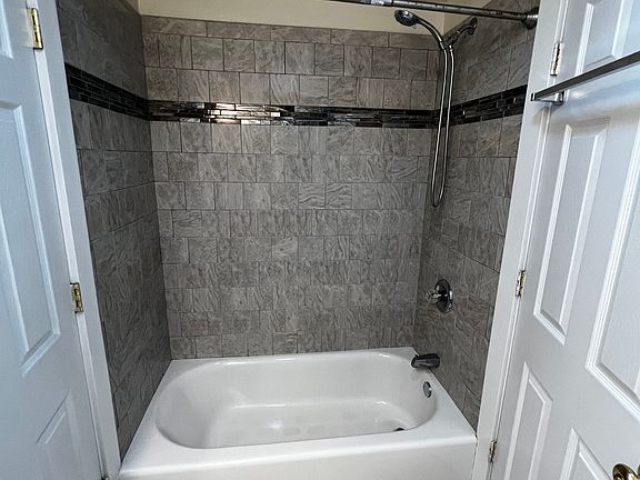 3rd image of 3118 Kensington Ave #1795