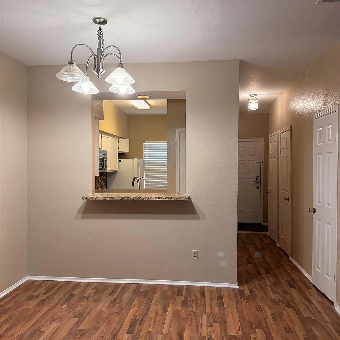 2 bed, 2.5 bath, 1368 sqft, $1,600 — Photo 3