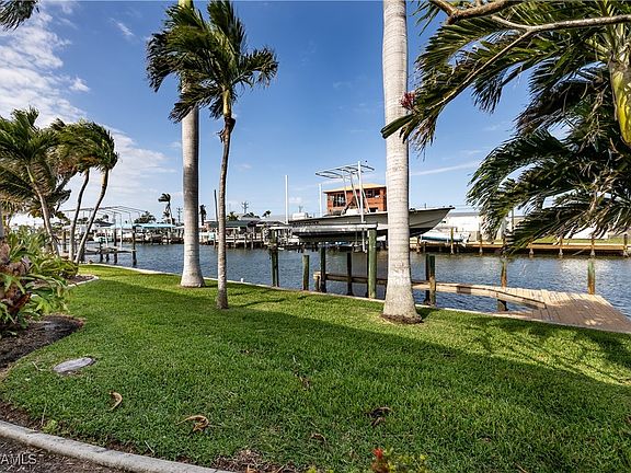 5th image of 2705 Sanibel Blvd