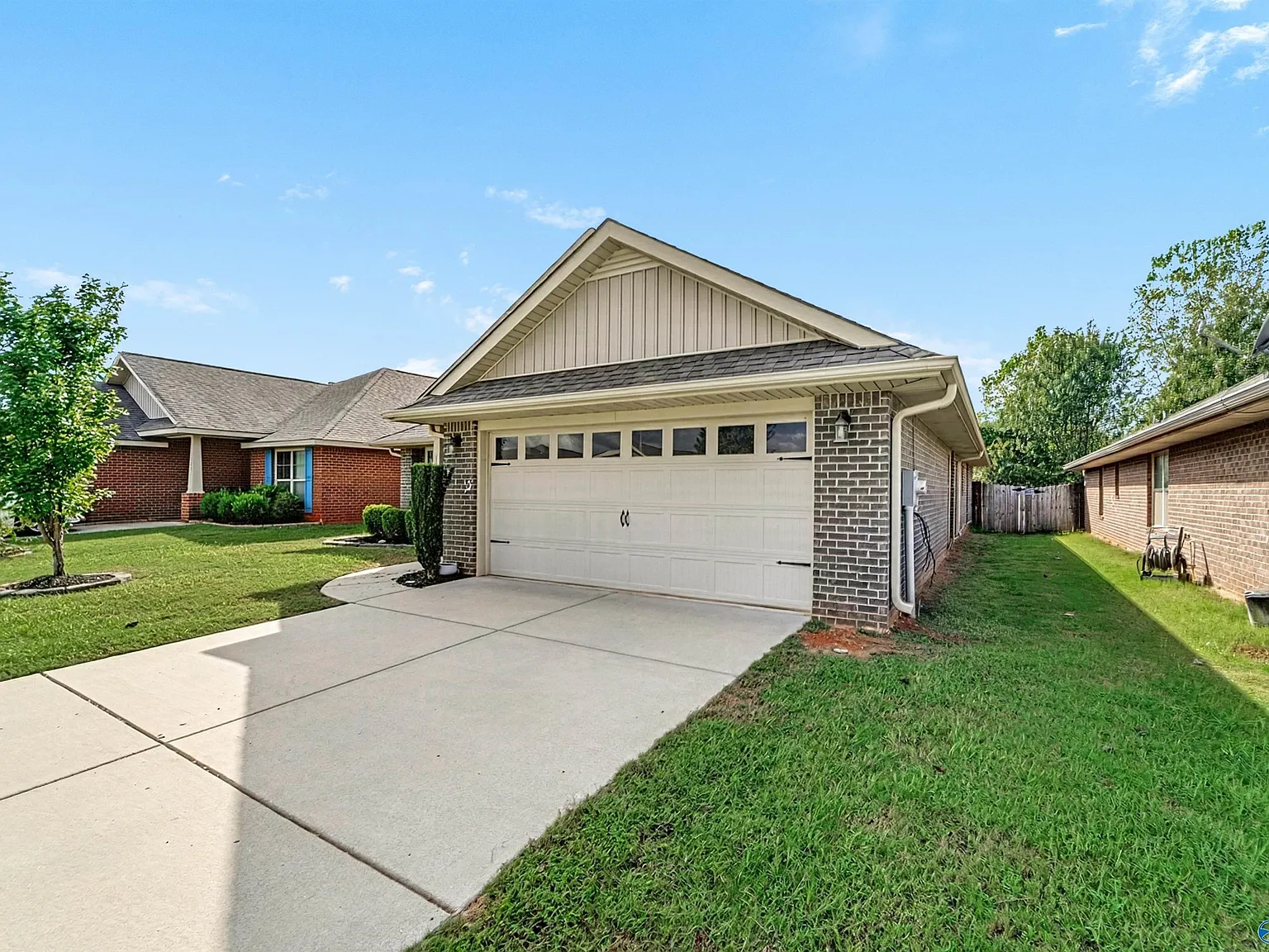 4 bed, 2.0 bath, 1879 sqft, $1,850 — Photo 3