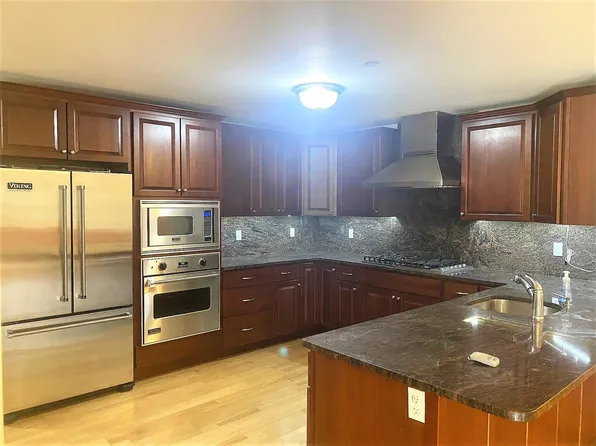 2440 Massachusetts Ave, Cambridge, MA