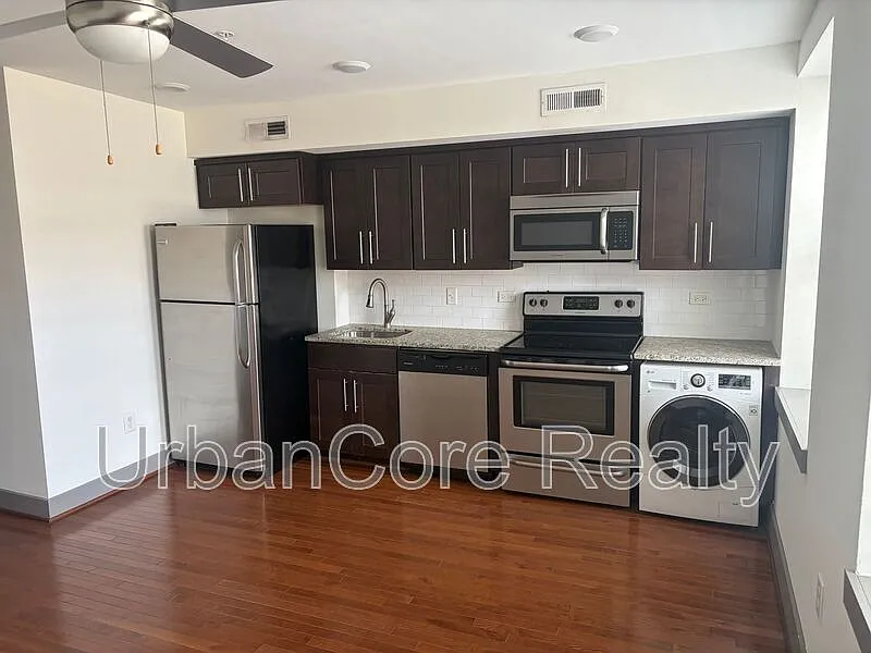1 bed, 1.0 bath, 391 sqft, $1,199 — Photo 3