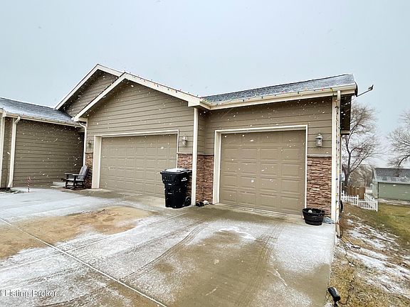 3rd image of 1420 W Pheasant Ridge Dr