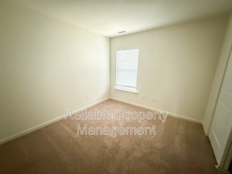 944 Avondale Dr — Photo 13