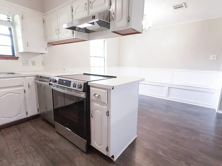 205 Ferguson Dr — Photo 7