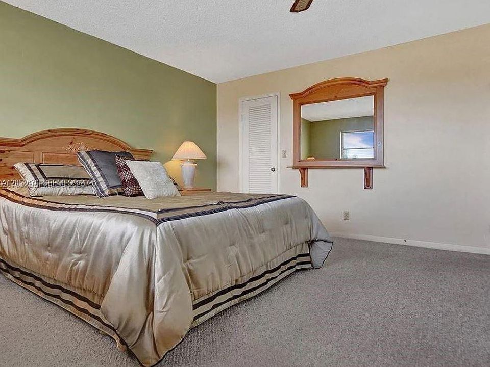 1st image of 4047 NW 16th St #403