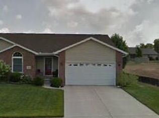 1836 Meadow Ln, Pekin, IL 61554