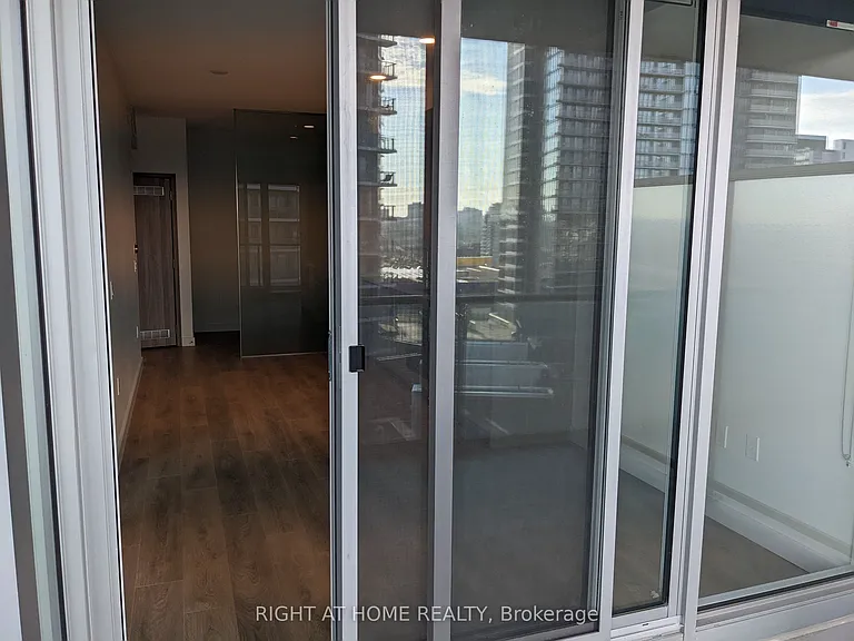95 McMahon Dr #701 — Photo 8
