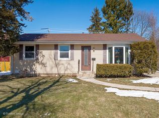 181 Mohawk Dr, Carol Stream, IL 60188