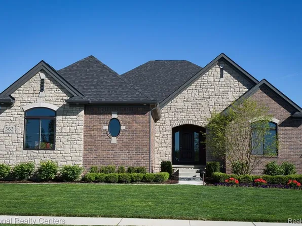 53237 Woodland Mdws, Chesterfield, MI 48047