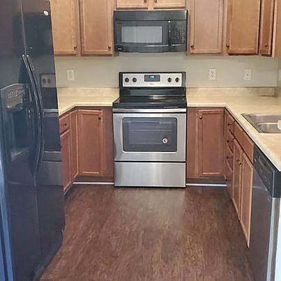 3rd image of 1002 Enterprise Dr Unit 404