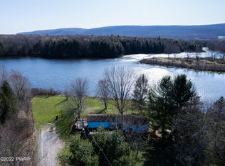 56 Beynon Dr, Waymart, PA 18472