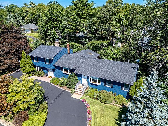 2nd image of 48 Frost Ave W