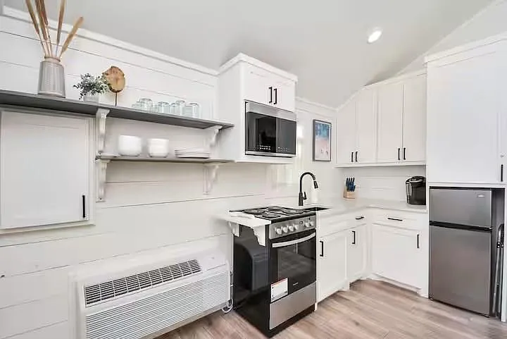 5324 Avenue L — Photo 9