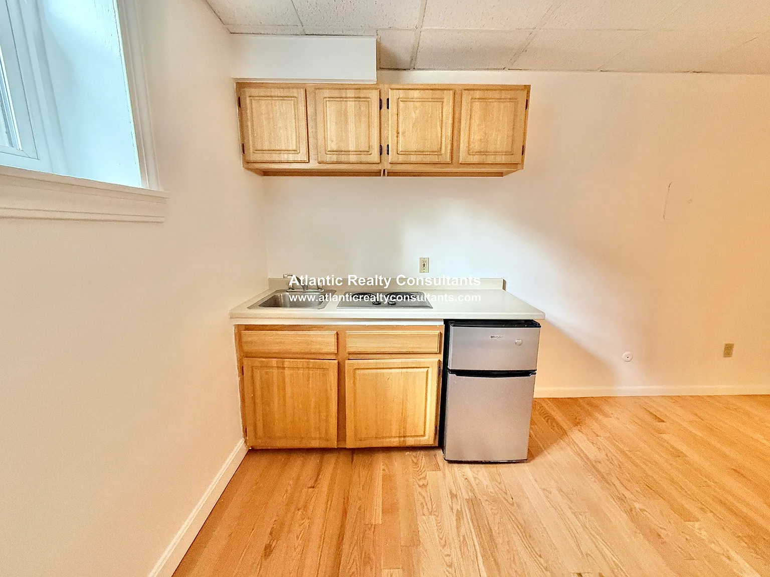 Studio, 250 sqft, $1,995 — Photo 3