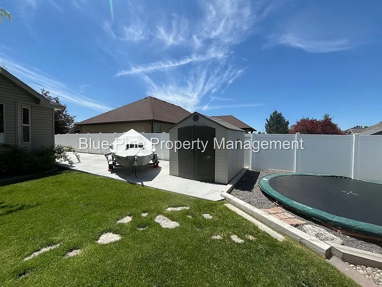 340 Chateau Dr #1 — Photo 34