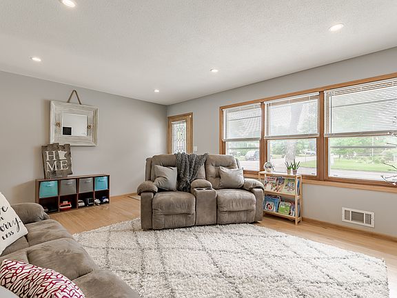 2nd image of 1420 Dixon Dr