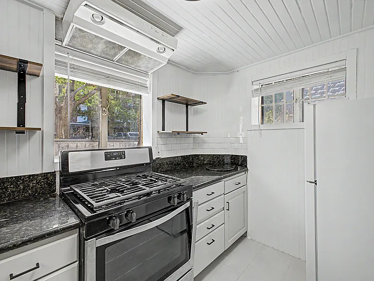 523 E 12th Ave #10 — Photo 6