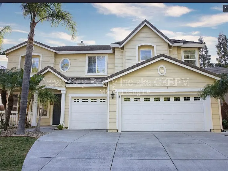 1030 Eastlake Cir — Photo 1