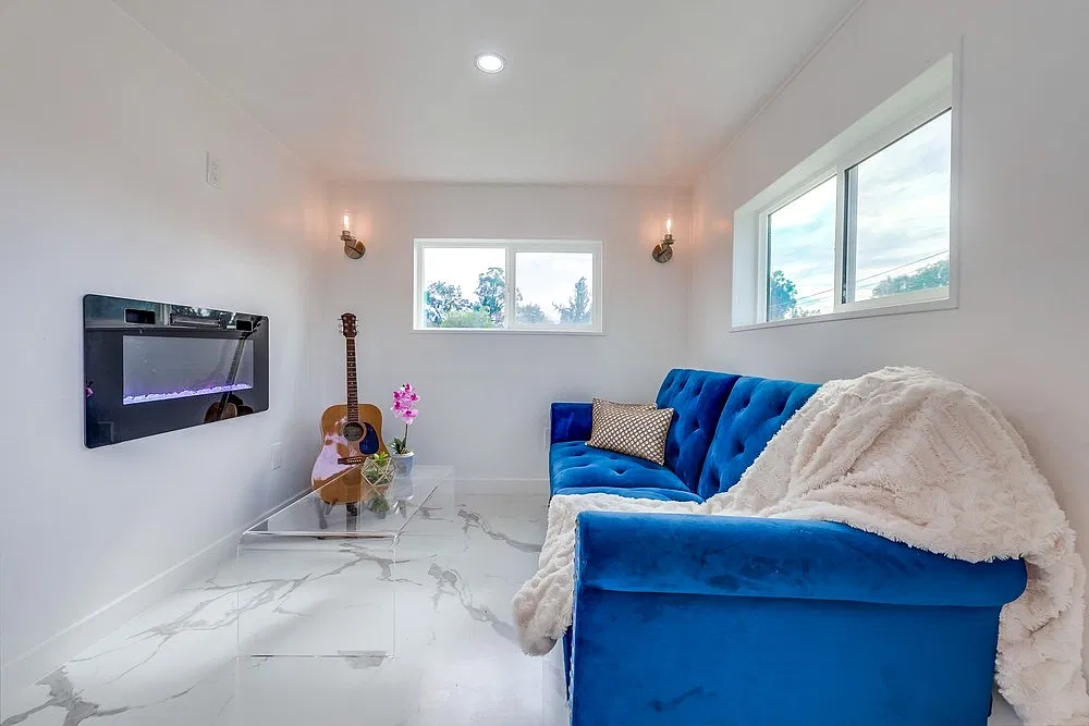 2 bed, 415 sqft, $2,300 — Photo 2