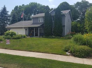 401 S Cottrell Dr, Saukville, WI 53080