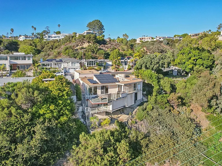 1177 Avenida Amantea — Photo 32