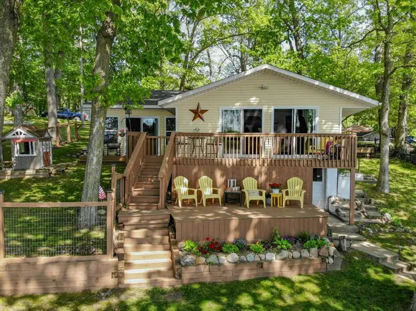 11452 Letchs Ln, Delton, MI 49046